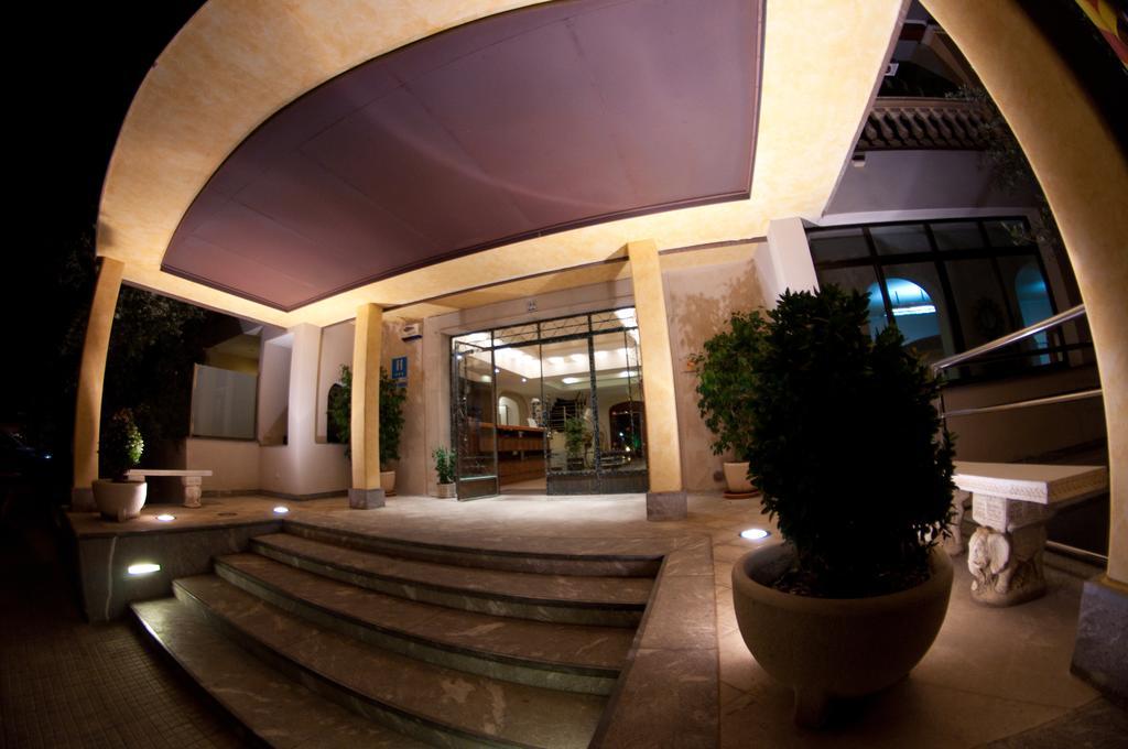 Hotel Baviera กาลารัตจาดา ภายนอก รูปภาพ